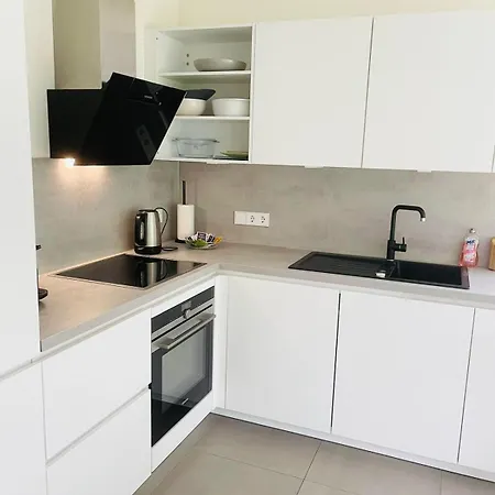 Beautiful Flat With Garden View, Terrace And Parking-105 Apartment